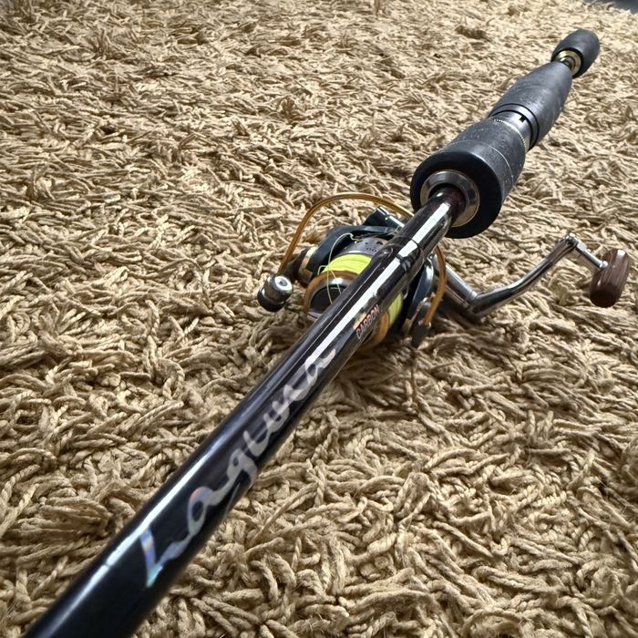 Рибальський спінінг з котушкою Favorite Laguna