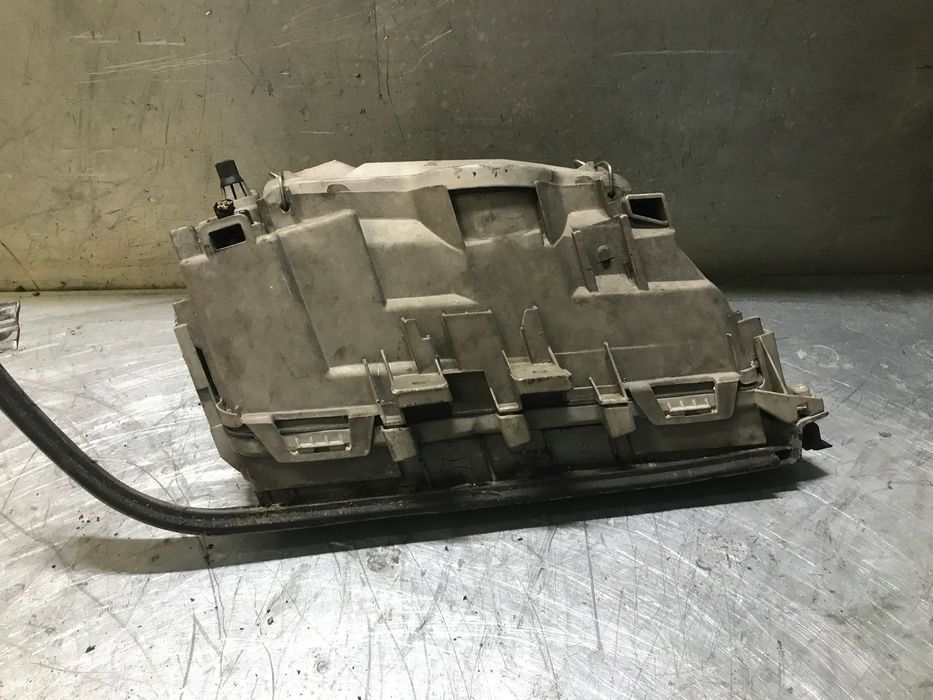 ÓTICA / FAROL MERCEDES CLASSE C W202 - ESQUERDO