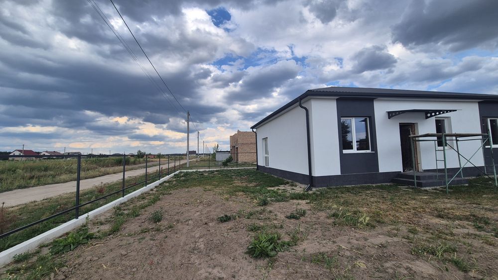 )( Продаж окремого будинку за ціною квартири