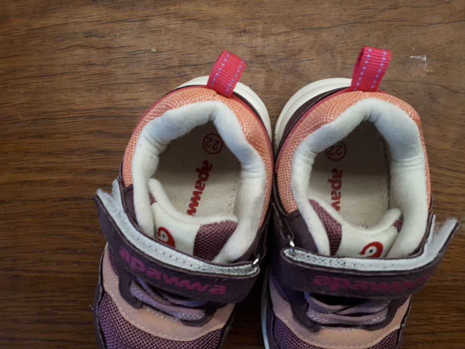 Adidaski dziewczęce r 22, buty sportowe