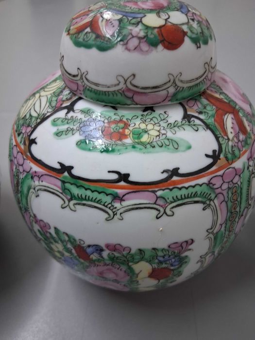 Potes em porcelana de Macau