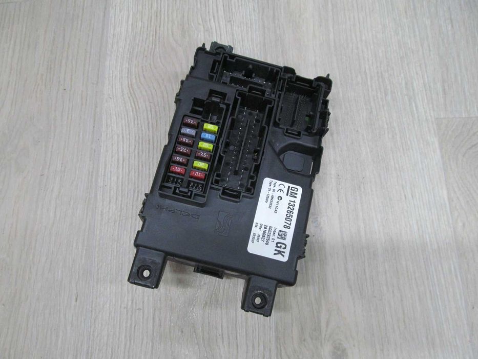 Opel Corsa D 06-14 Skrzynka Bezpiecznikow 13265078