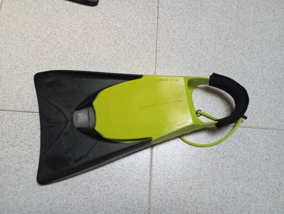 Pés de pato de Bodyboard 500 com leash 42/43 - RADBUG