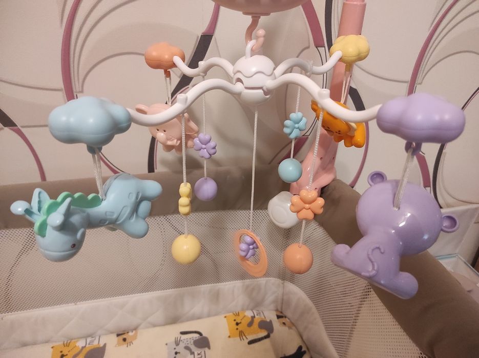 Дитячий мобіль на ліжечко з проектором