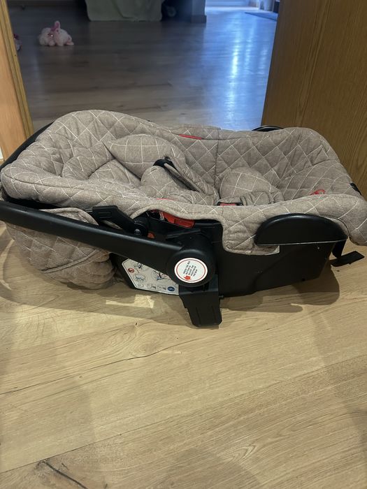Carrinho de bebe + bebe conforto