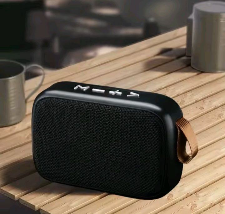 Колонка с блютусом и картой памяти. Фм радио.