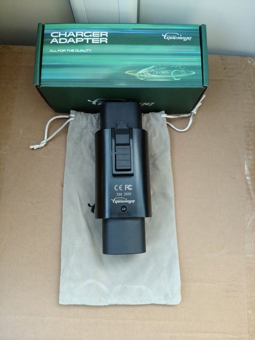 Перехідник Tesla - GBT для авто з Китаю GUWIEYG 7kw 32A блокування