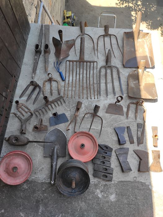 Narzędzia ogrodnicze szpedel,grabie,haczka,widły, noże struga,toporki