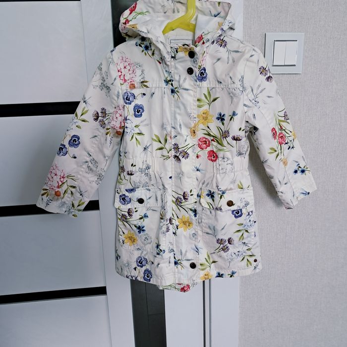 Куртка  для дівчинки 5-6 рочків