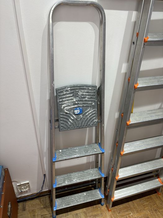 2 Escadotes 8 e 4 degraus Leroy