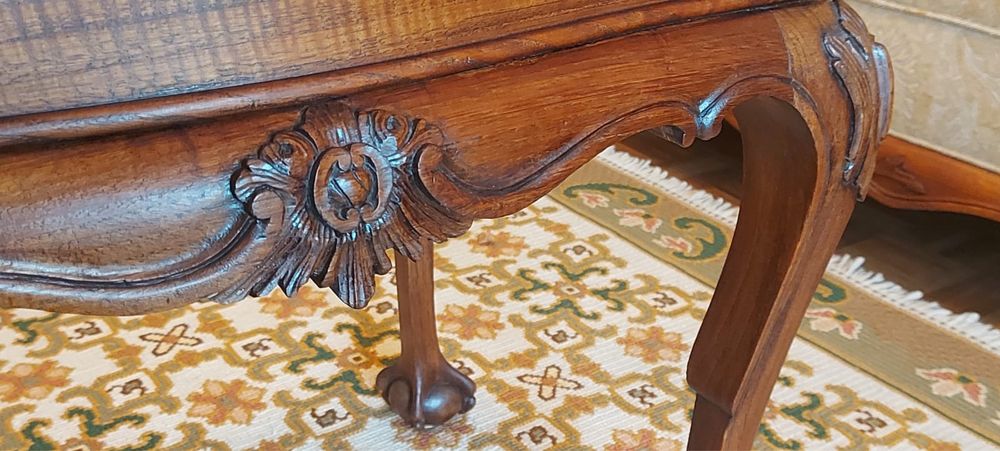 Mesa de Centro em Madeira Maciça Estilo Clássico