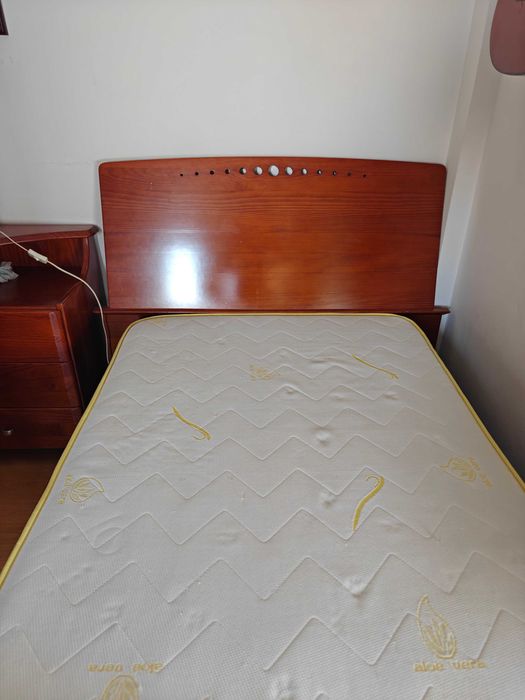 Cama e Mesa de Cerejeira (maciça)