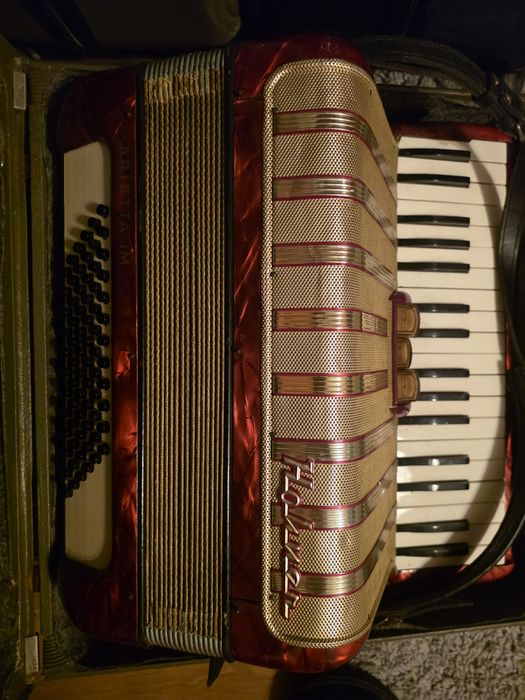 Acordeao  Hohner Arietta I M com 72 baixos.