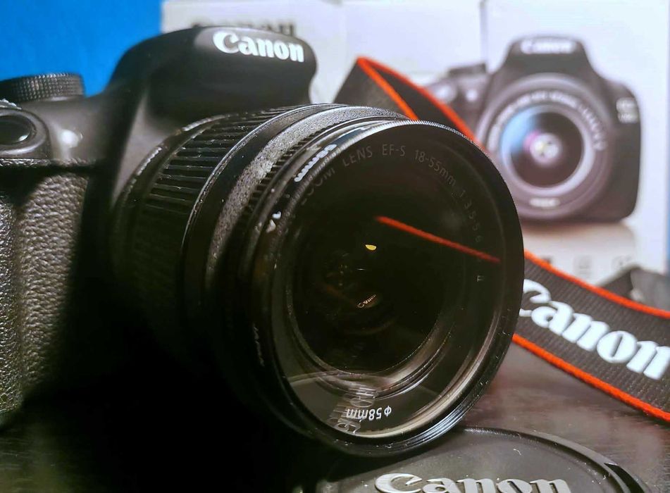Canon EOS 1200D c/ Lente EF-S 18-55mm
