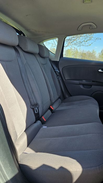 Seat Leon 2 (2007) ksenony i wyświetlacz radia (oryginał)