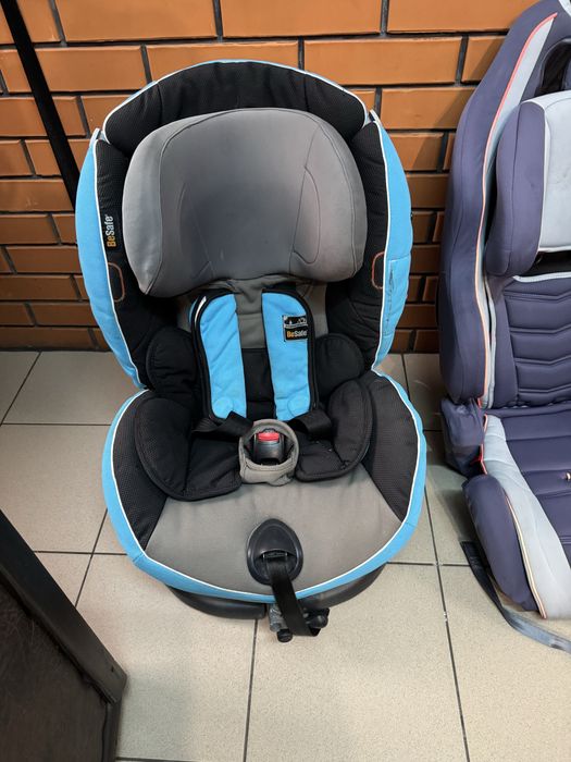 Детское автокресло chicco без дефектов в хорошем состоянии