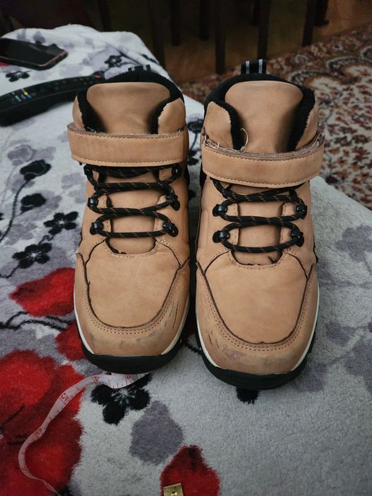 Зимове взуття  на хлопчика 37 розмір