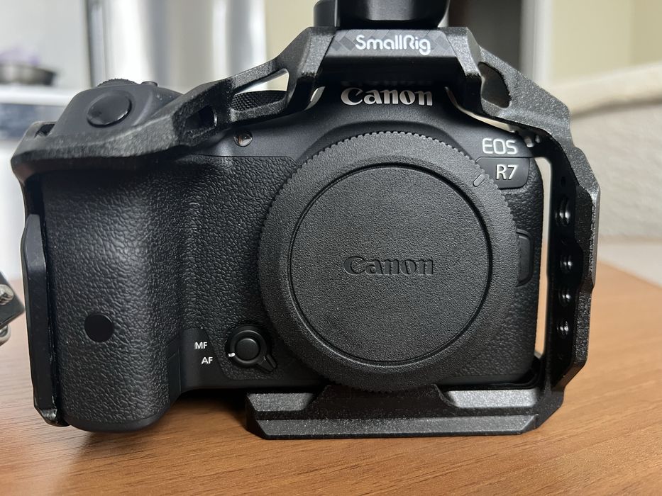 Canon EOS R7.  Діюча гарантія