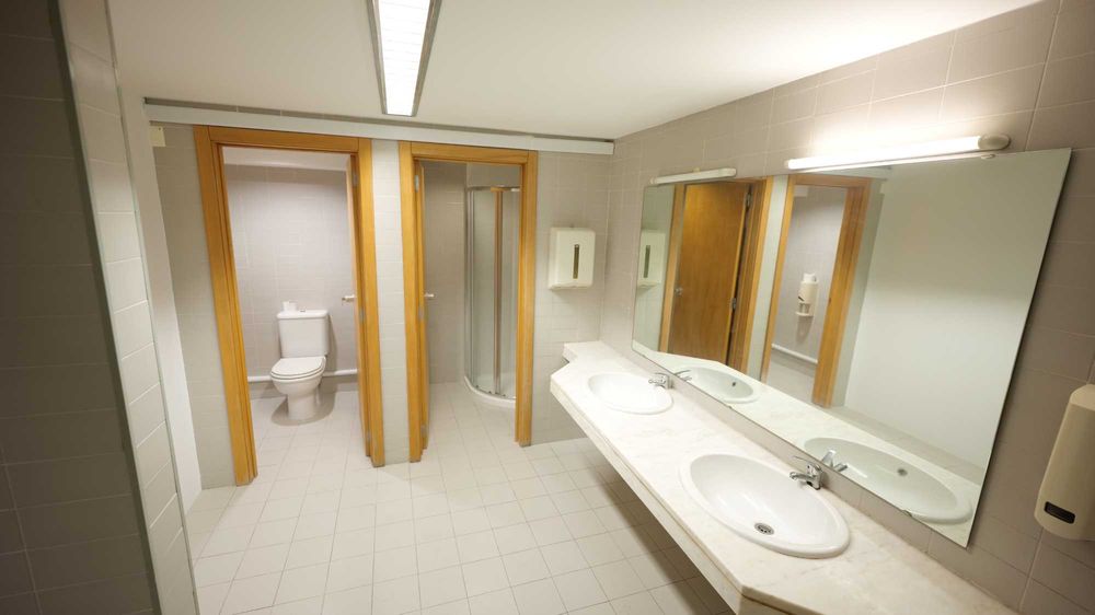 Quarto com varanda e wc privado - casa nova renovada