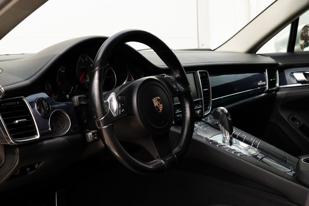 Porsche Panamera S  V8