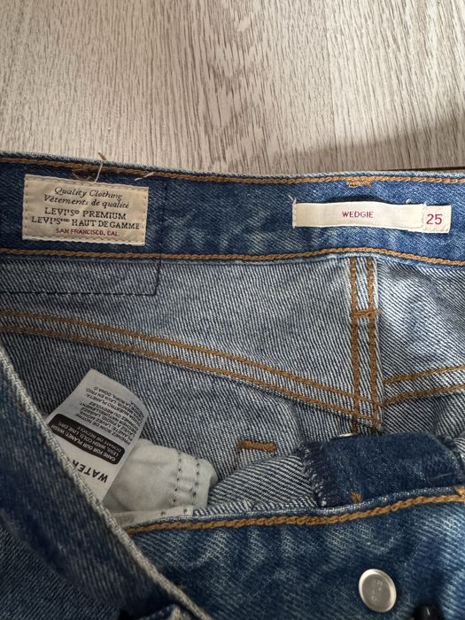 Джинси жіночі Levis