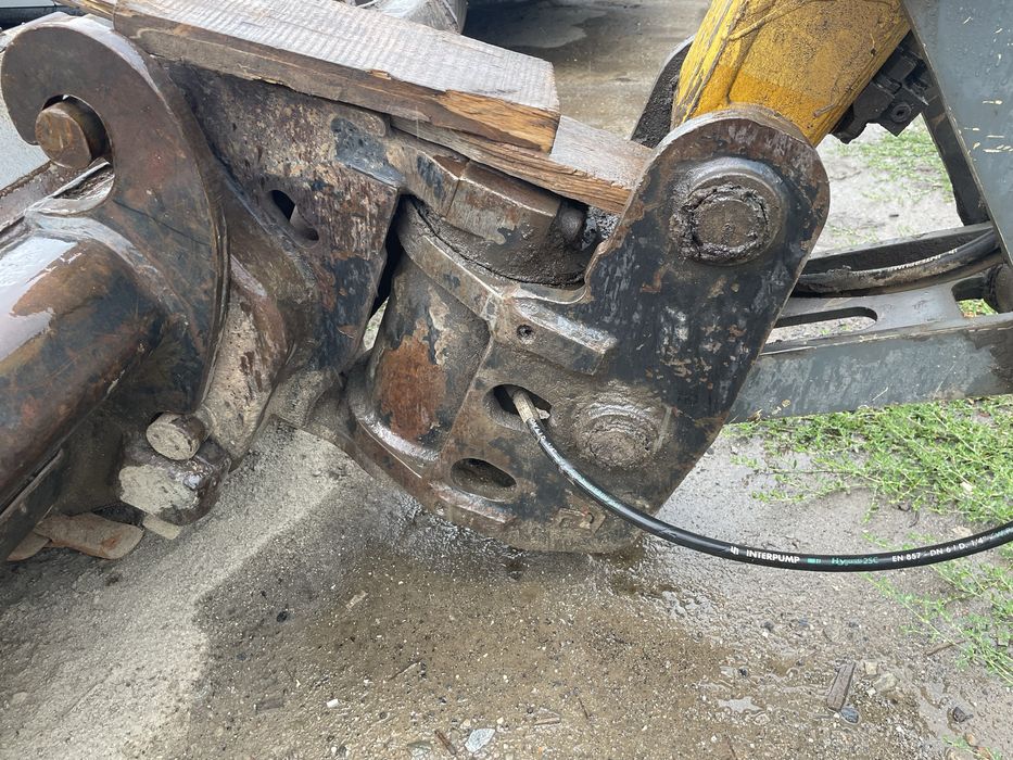 Екскаватор Neuson