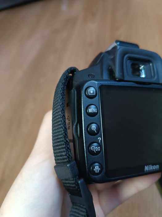 Продам фотоапарат Nikon D3200 з аксесуарами 

---

### Продаю Nikon D3
