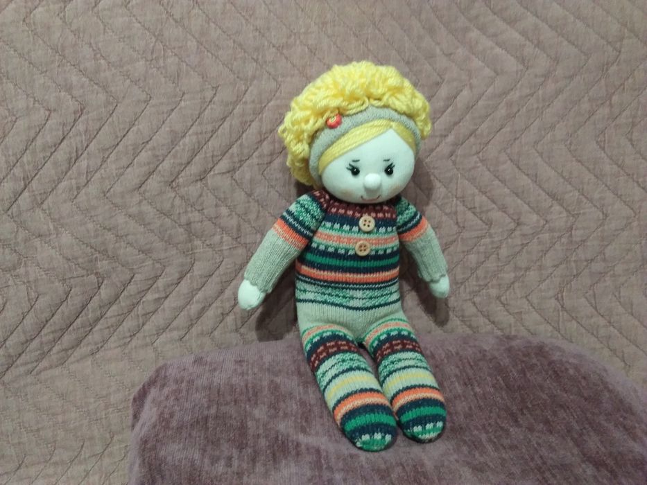 boneca fofinha com fatinho às riscas