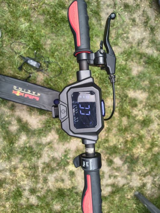 Hulajnoga elektryczna RED BULL tempomat