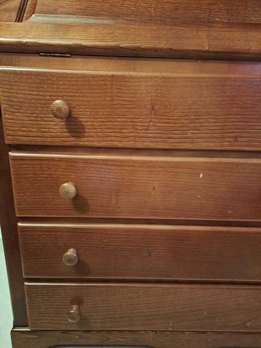 Escrivaninha com estante e gavetas