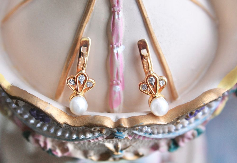 Золотые серьги с жемчугом и бриллиантами