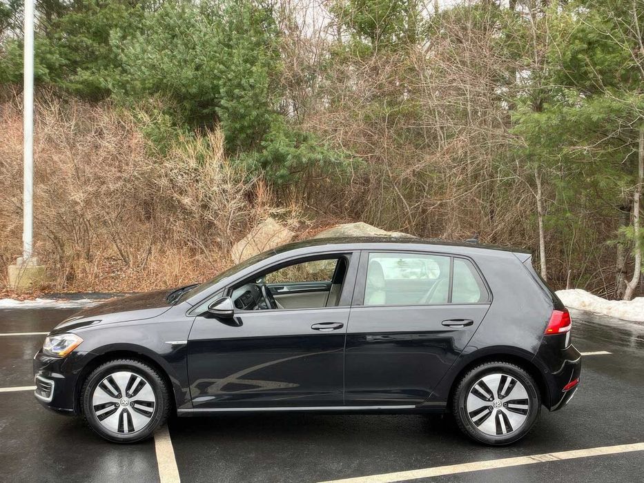 Volkswagen e-Golf      2018