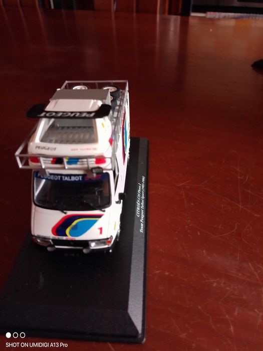 Camião de brinquedo Peugeot