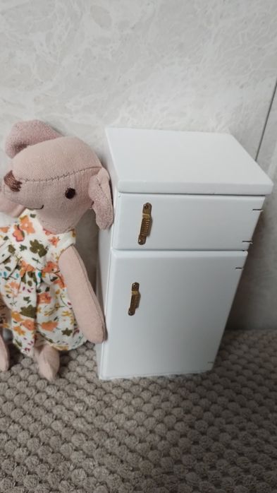 Miniatura lodówka drewniana Mailleg lub innych małych lalek