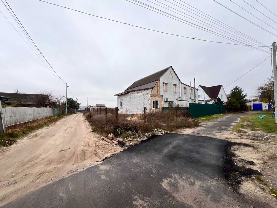 Будинок з перспективою в приватному секторі на великій ділянці