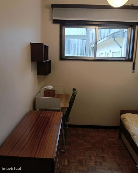 Quarto - localizado em Paranhos Porto