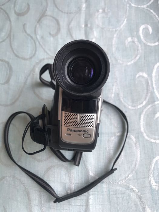 Відеокамера Panasonic NV-RS7 S-VHS-C