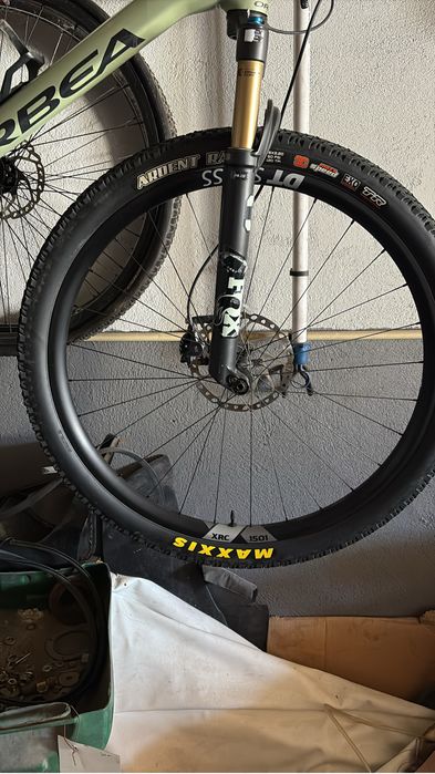 Vendo rodas dt swiss completas como estao nas fotos, como novo