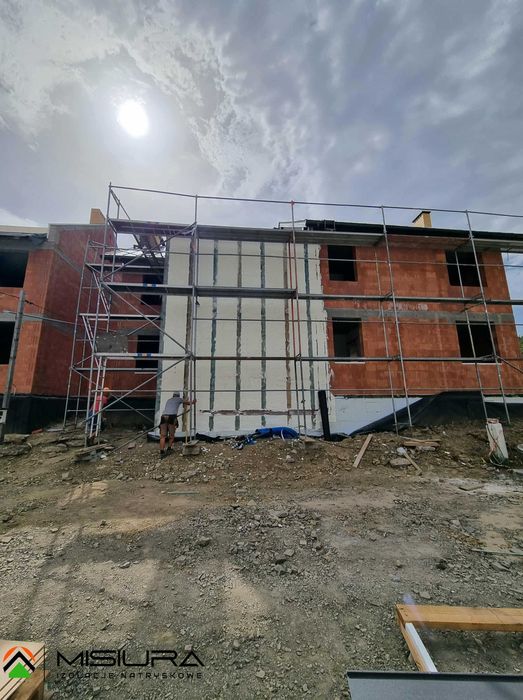 Ocieplenie poddasza, Izolacja natryskowa, Ocieplanie pianką, Piana PUR