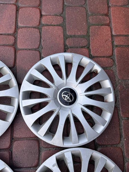 '15 Kołpaki komplet oryginalne Toyota Yaris Auris Aygo Avensis Proace