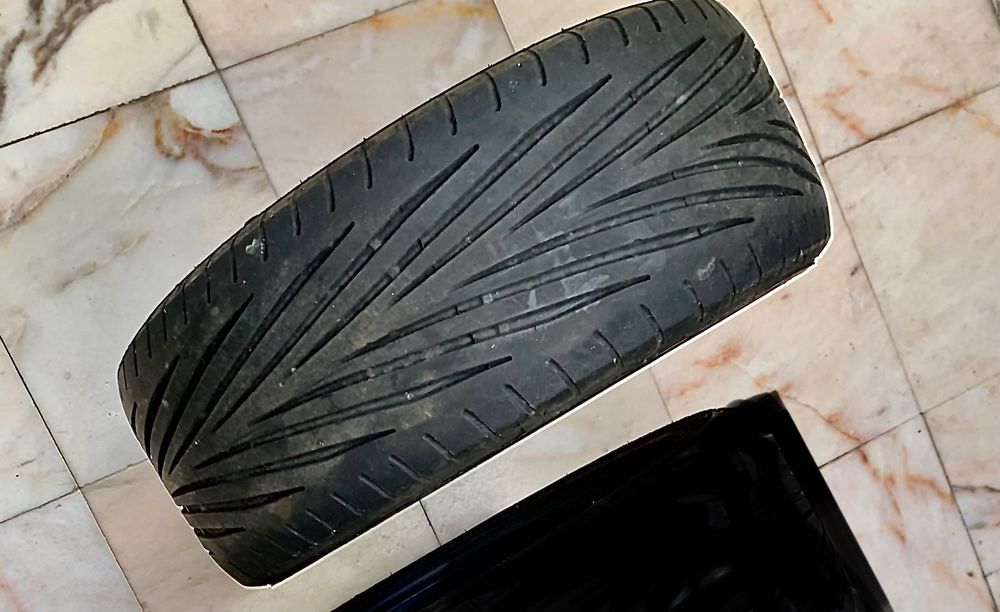 Pneu único Goodyear Eagle F1 195/50 R15 82V usado