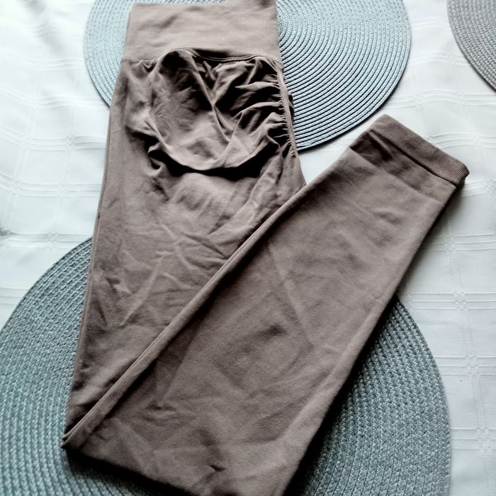 Legginsy beżowe M