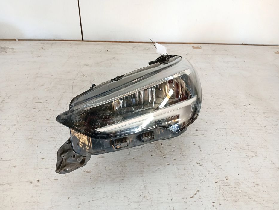 Ótica / farol esquerda OPEL Corsa F