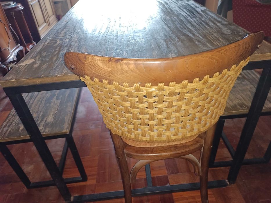Mesa de Sala de Jantar, bancos e cadeiras