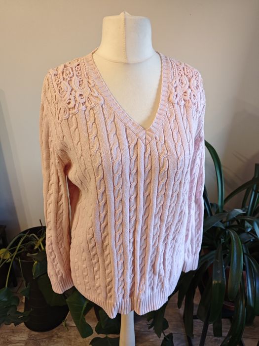 Różowy sweter sweterek pleciony dzianinowy pudrowy róż koronka haft sp