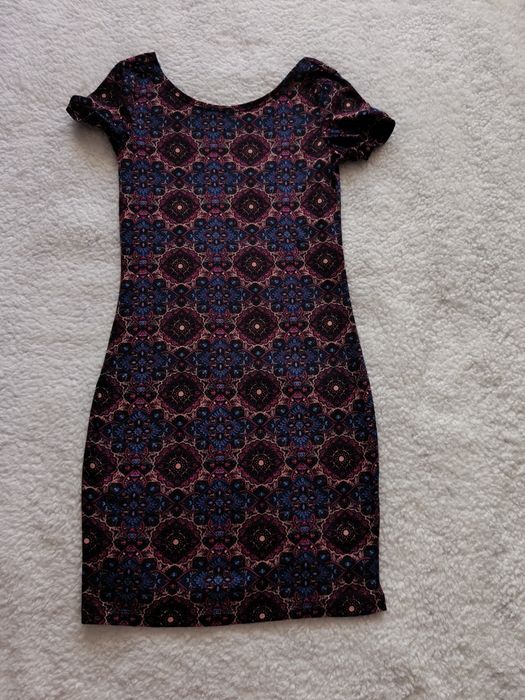 Sukienka z odkrytymi plecami Sinsay xs