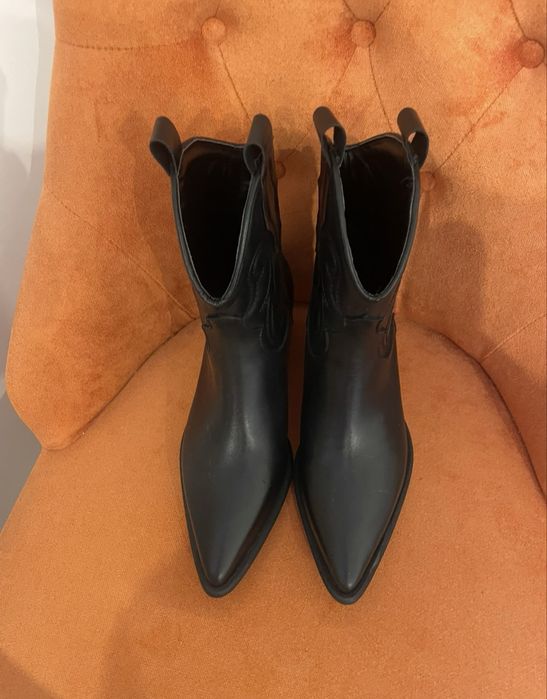 Казаки  . Ботінки . Нові .