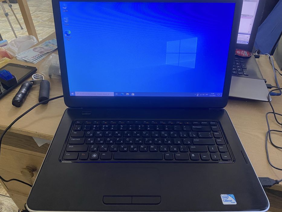 Поодам ноутбук Dell vlVostro 1540