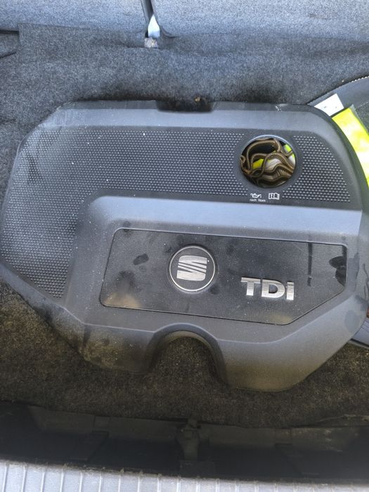 Vendo tampa de motor de um Ibiza 6L