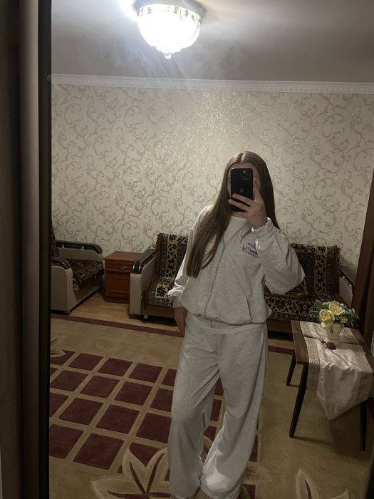 Жіночий спортивний костюм